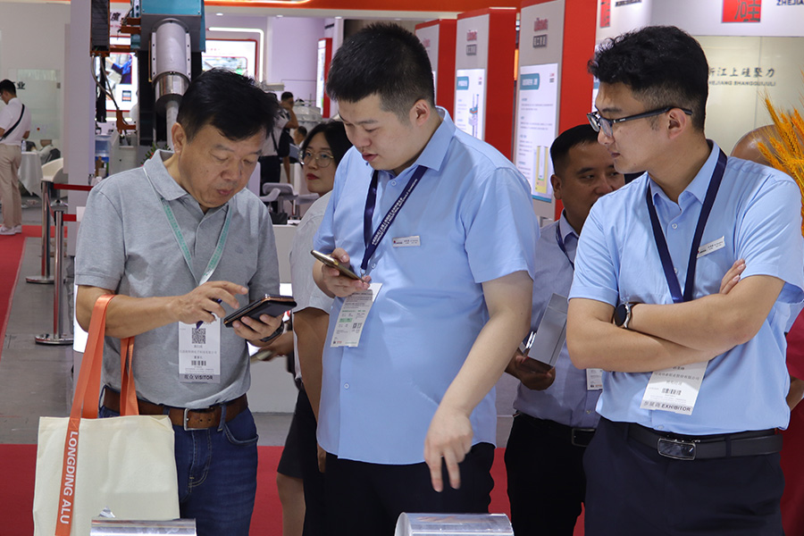 久久AV无码精品人妻系列试探