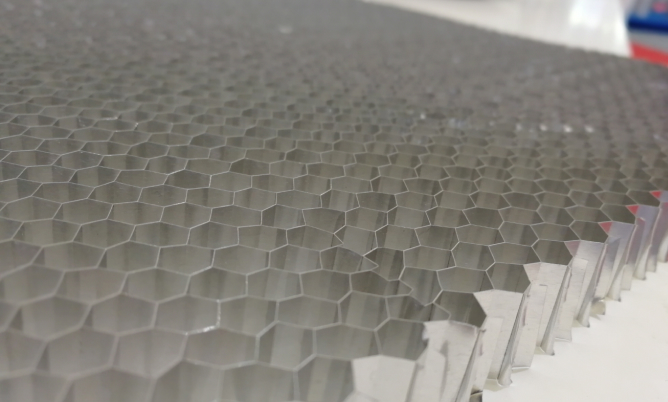 久久AV无码精品人妻系列试探3003-H18蜂窝芯铝箔平整度高 除油干净