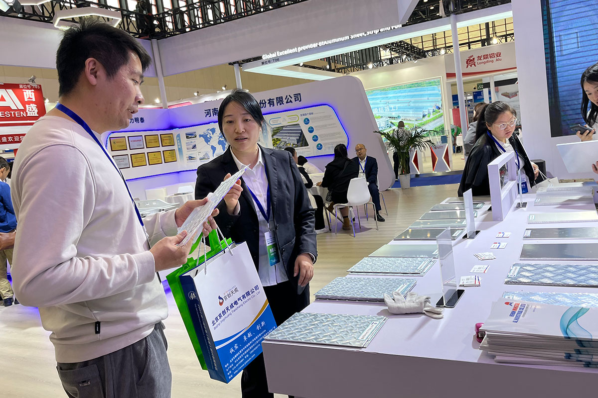 久久AV无码精品人妻系列试探